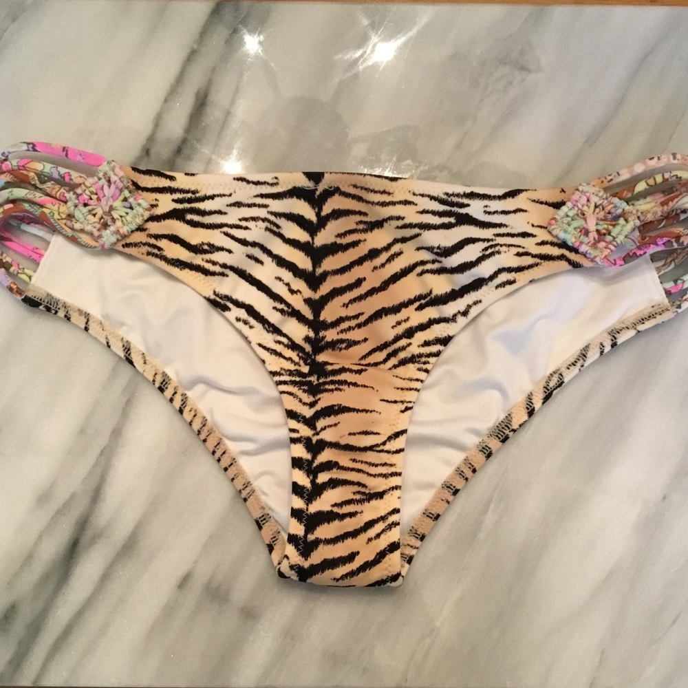 🌀BOGO Brand new Victoria's Secret swimsuit bottom